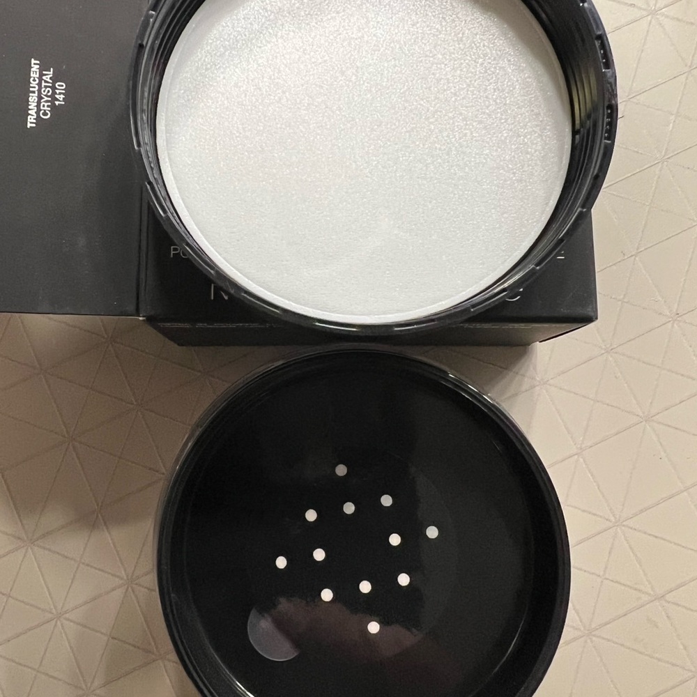 NARS Light Reflecting Loose Setting Powder - Picture 3 of 5
